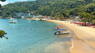 O charme da cidade vai além da natureza, ela preserva construções antigas, da era colonial