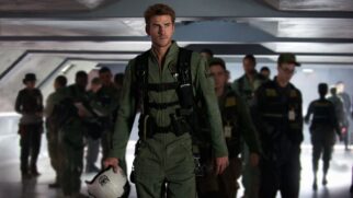 Liam Hemsworth em cena de 'Independence Day 2 - O Ressurgimento'