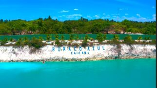 Visitar o buraco azul é uma experiência única