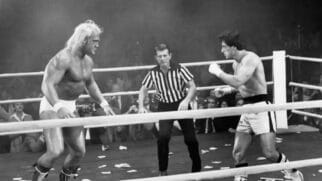 Hulk Hogan e Sylvester Stallone em cena de 'Rocky III'