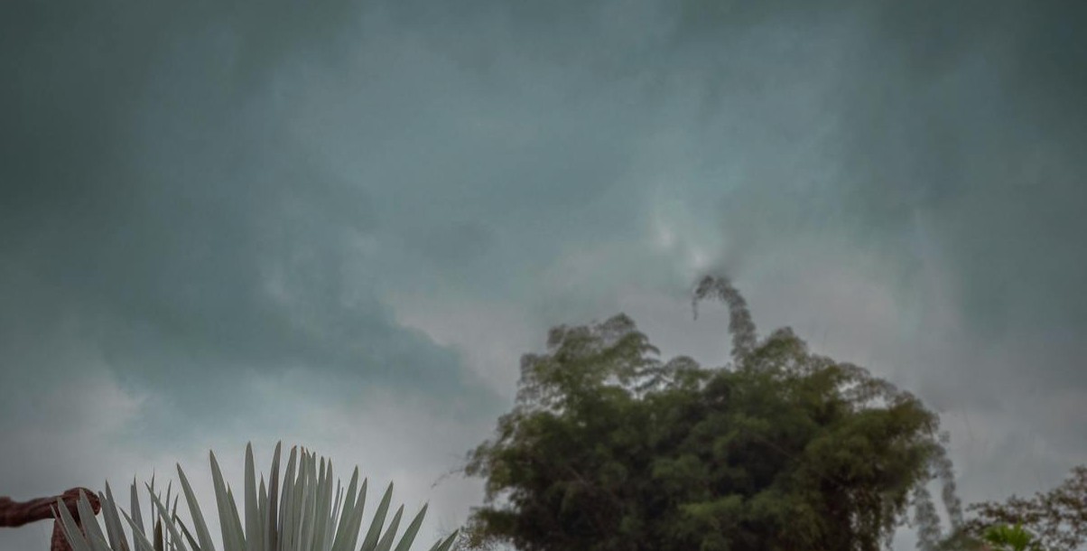 Céu nublado e com cara de chuva no litoral de SP