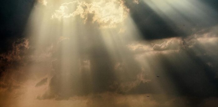 Uma luz muito forte foi relatada pelos pescadores, que adoeceram tempos depois