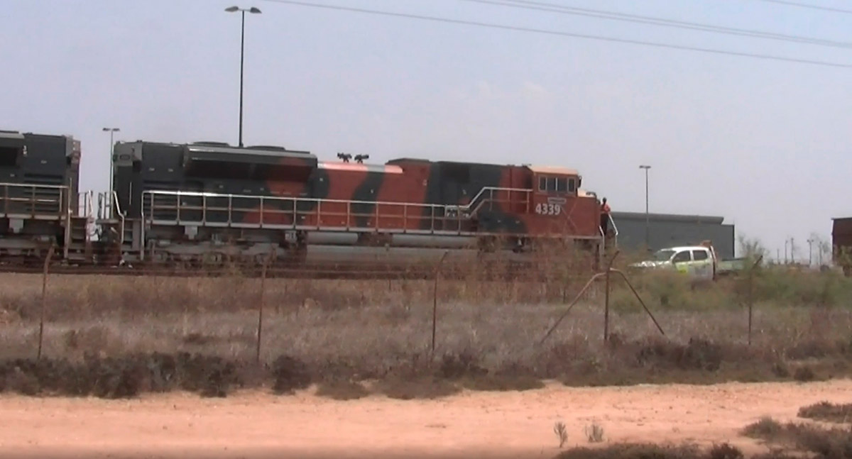 Este monstro de aço, o trem australiano da mineradora BHP, carregava minério de ferro em 682 vagões / Fotos: Reprodução