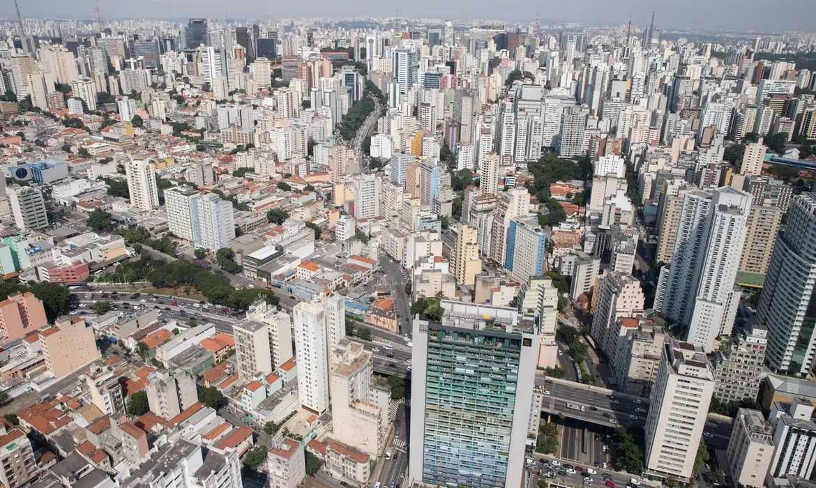São tantas mudanças, que o município também deixou de ser a 'Terra da Garoa' para se tornar o 'das Tempestades'