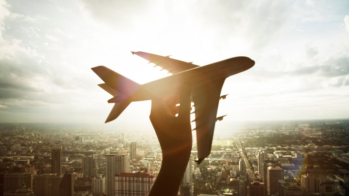Agora sua viagem ficará mais organizada, economizando na passagem você pode aproveitar mais de seu destino! Créditos: Freepik.