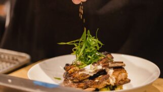 Além da boa comida, o festival vai oferecer um ambiente aconchegante e elegante, perfeito para aproveitar com amigos e familiares.