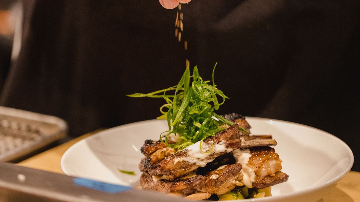 Além da boa comida, o festival vai oferecer um ambiente aconchegante e elegante, perfeito para aproveitar com amigos e familiares.