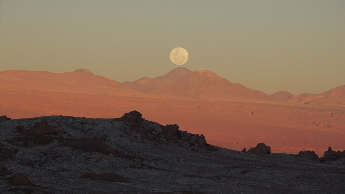 O deserto do Atacama, local mais seco de todo o Planeta, é bastante procurado pela sua paisagem única / Simon Prisner/Wikimedia Foundation