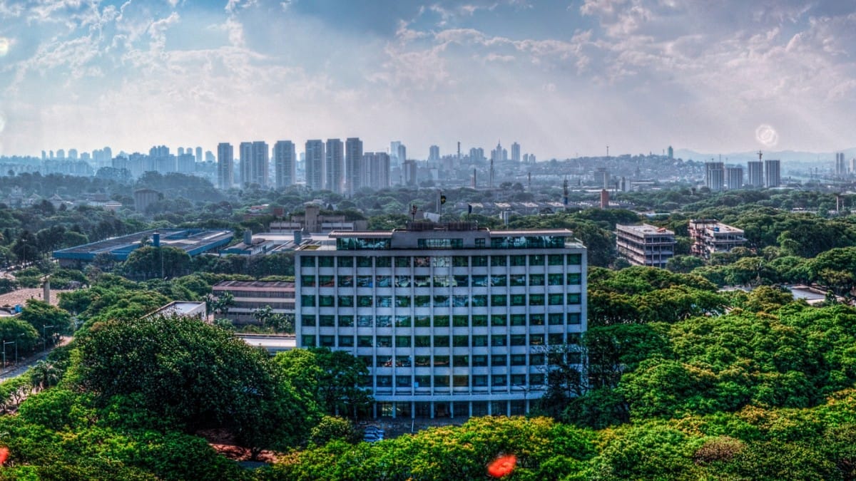 Panorama da Cidade Universitária da Universidade de São Paulo (USP) / rvcroffi - Flickr / Wikimedia Commons