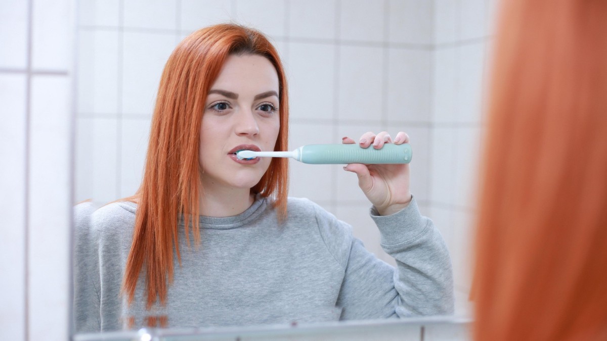 A higiene diária ajuda a promover a boa saúde dos dentes / slavoljubovski/Pixabay