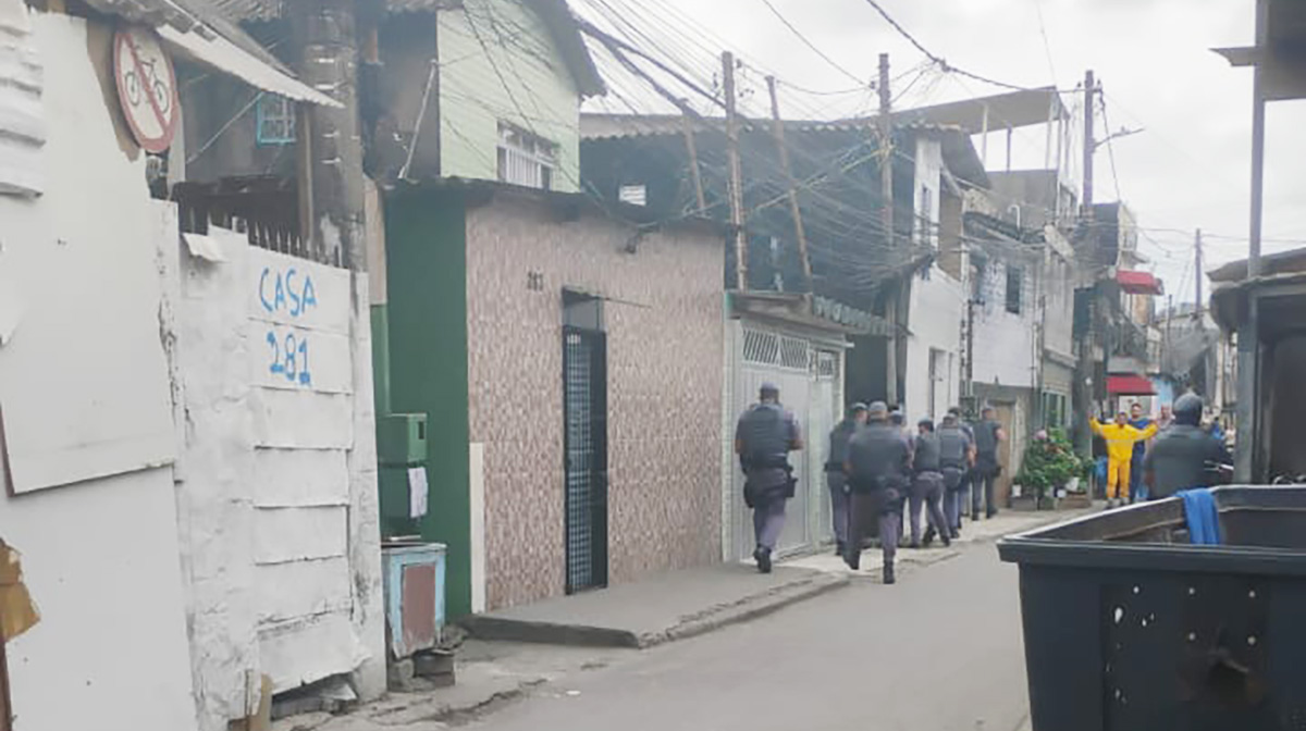 Testemunhas afirma que foram ouvidos disparos durante a abordagem