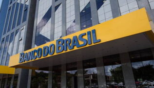 A nota foi divulgada um dia após a decisão de Flávio Dino no STF, que estabeleceu que determinações de países estrangeiros precisam ser validadas pela Corte antes de terem efeito no Brasil