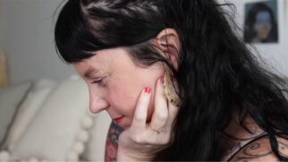 A influenciadora Rebecca Luna foi diagnosticada com Alzheimer aos 48 anos