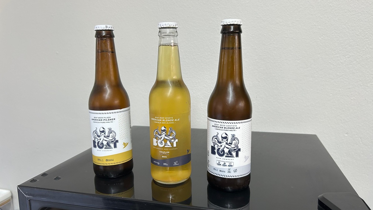 Empresário santista criou cerveja sem álcool enriquecida com vitamina C e palatinose, exclusiva para atletas (Foto: Júlia Macedo/DL)
