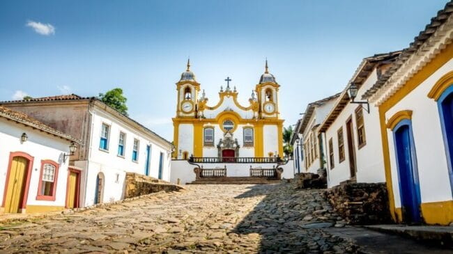 Tiradentes passou a adotar seu nome atual em homenagem a Joaquim José da Silva Xavier, o Tiradentes