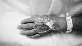 Médicos explicam como identificar os sinais que antecedem o fim da vida