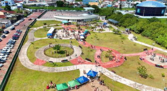 O festival reúne shows musicais, apresentações de dança, roda de conversa, teatro, feira artesanal e gastronômica