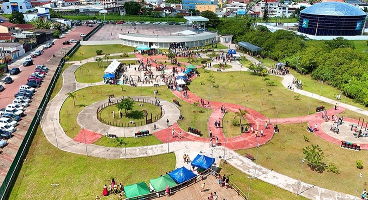 O festival reúne shows musicais, apresentações de dança, roda de conversa, teatro, feira artesanal e gastronômica