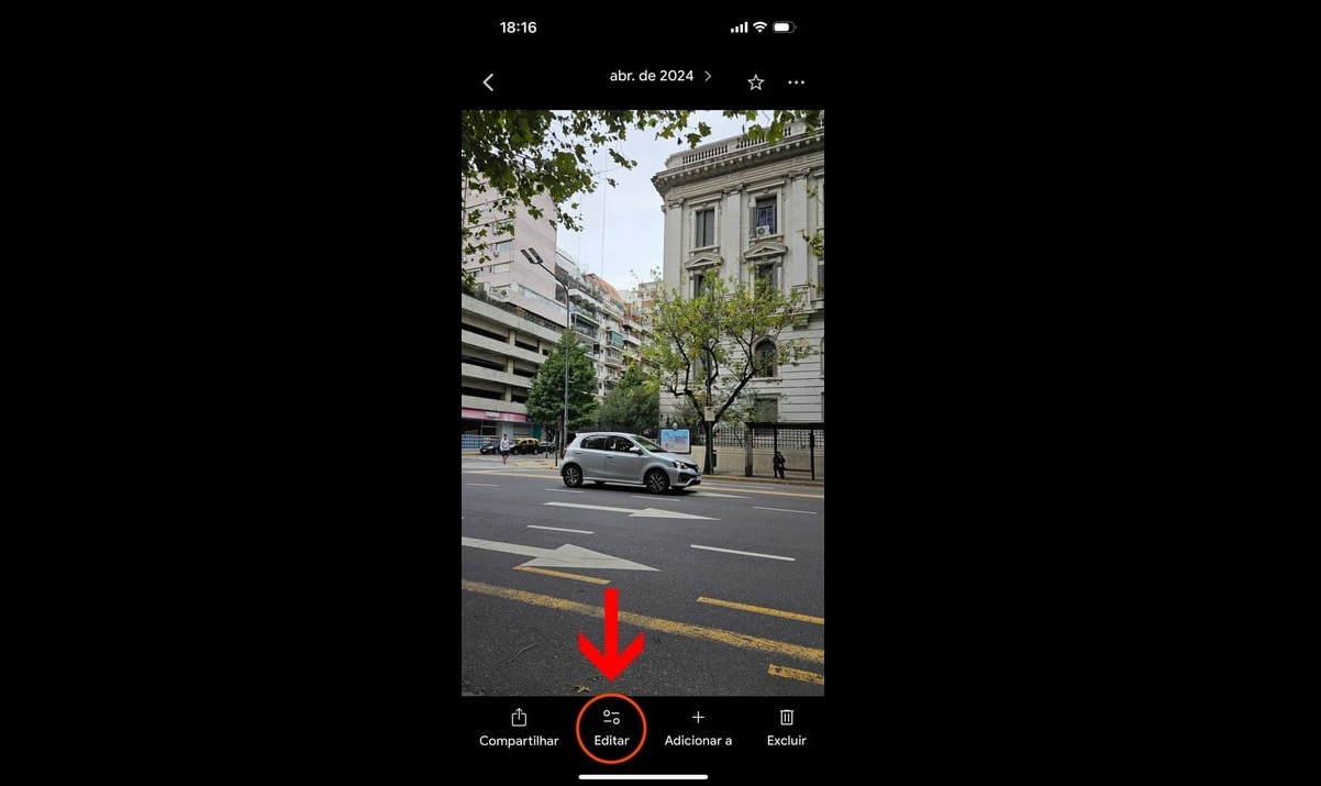 Antes, para tirar alguém ou algo da foto, era preciso saber mexer em programas complexos / Reprodução