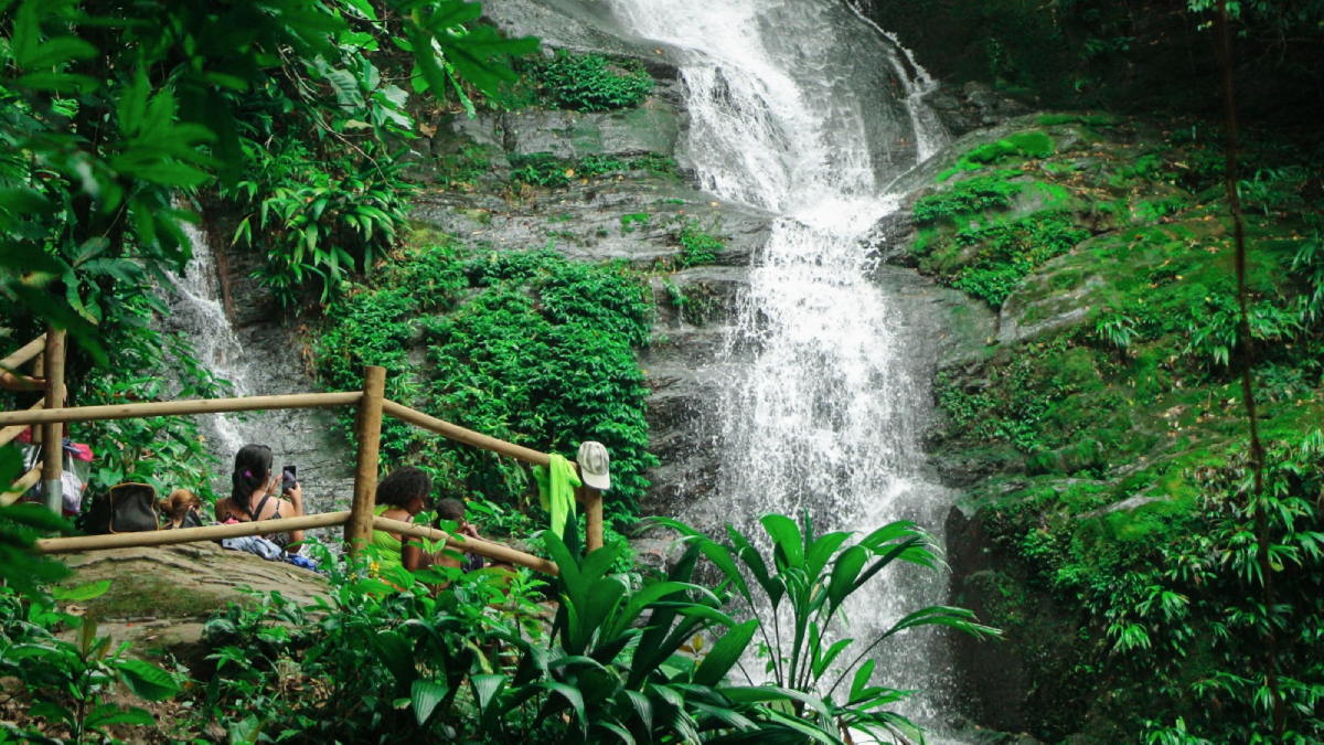 Cachoeira Três Quedas é uma das atrações principais, no Parque Estadual da Serra do Mar, na área rural do município