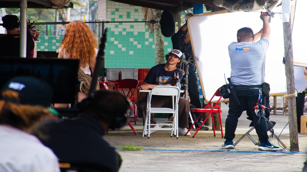 Ator José Loreto grava cenas como Chorão em São Vicente