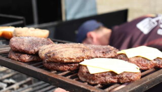 Com muita carne na brasa, chope artesanal e música de qualidade, Praia Grande se prepara para viver um dos maiores festivais de churrasco do Brasil