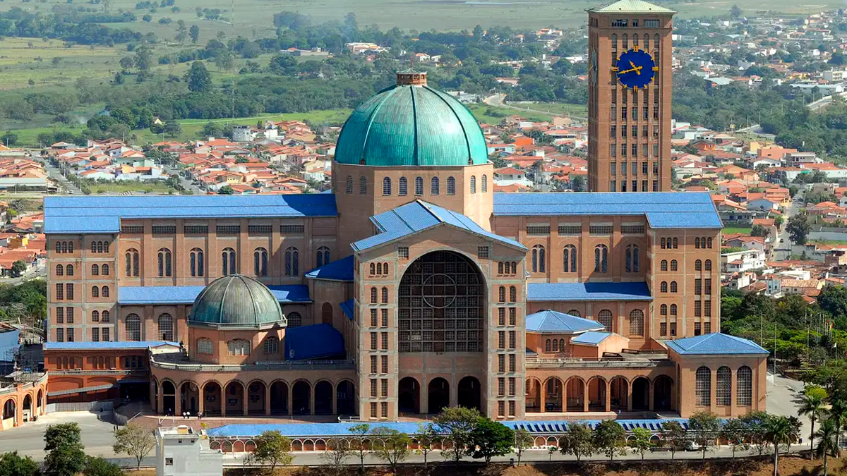 O Santuário Nacional de Nossa Senhora Aparecida, localizado na cidade de Aparecida, no interior de São Paulo