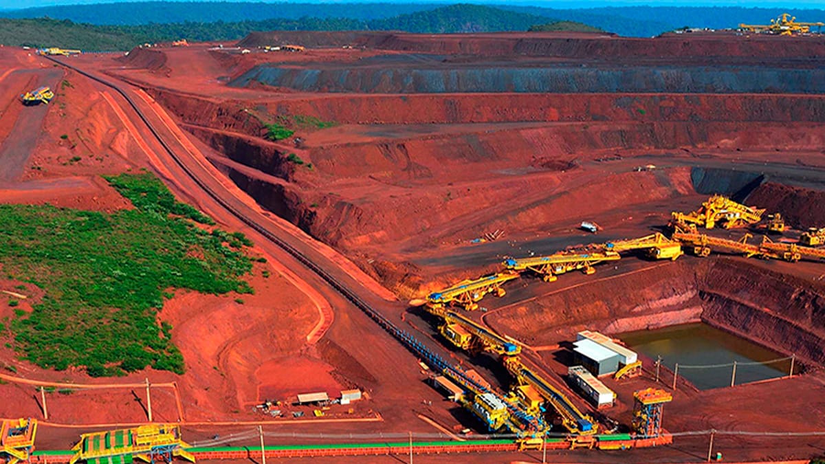 Maior mina de ferro a céu aberto do mundo fica no Brasil e move