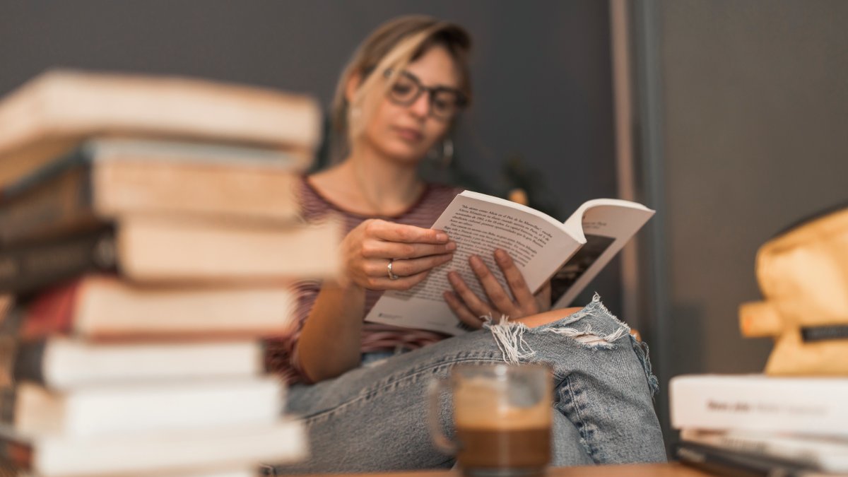 Biblioterapia atrai leitores, mas especialistas pedem cautela