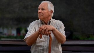 Intolerância com idosos reflete uma sociedade que rejeita o próprio futuro