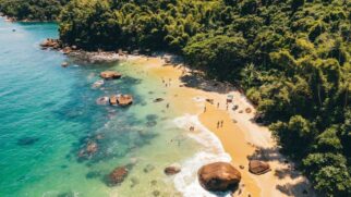 Praia queridinha dos paulistanos fica no litoral norte