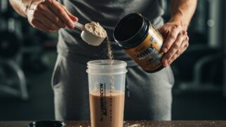 Especialistas alertam que exagerar no whey protein pode trazer prejuízos para a saúde
