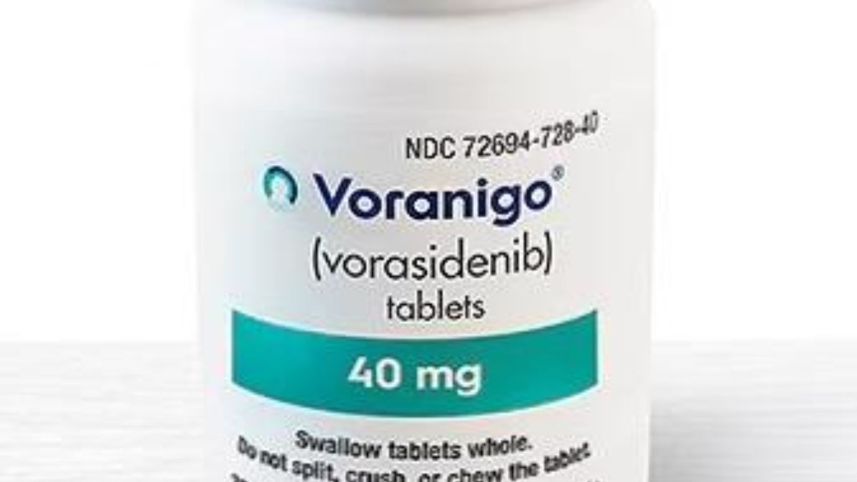Segundo a empresa, o Voranigo age bloqueando as enzimas idh1 e idh2 mutadas, que produzem substâncias responsáveis por estimular o crescimento das células tumorais.