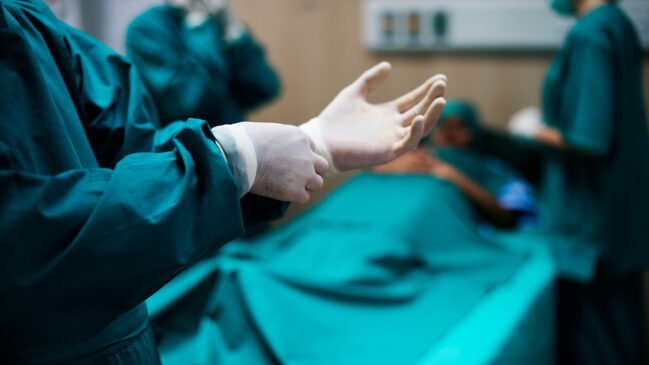 O transplante de órgãos é um procedimento médico complexo e que pode salvar vidas, substituindo um órgão doente ou em falência por um saudável de um doador.