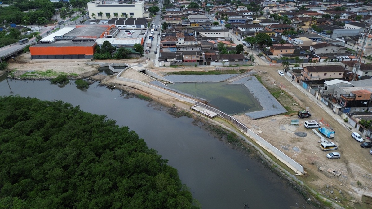 Projeto prevê a construção de três grandes reservatórios de contenção de cheias (piscinões) no bairro Santo Antônio