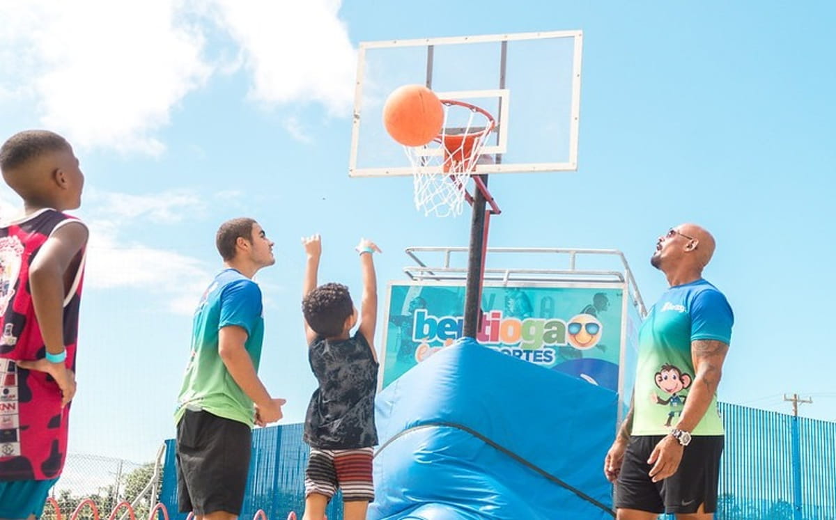 Entre as atrações estão modalidades como tchoukball, tênis, badminton e futebol gol-caixote, além de brincadeiras tradicionais, futebol de sabão, cama elástica e brinquedos infláveis