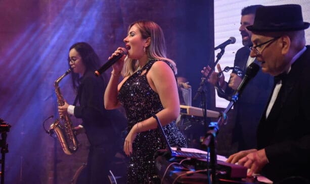 No repertório atual, entram sucessos das novelas, hits da discoteca e músicas que mostram uma Itália contemporânea, longe da imagem folclórica tradicional