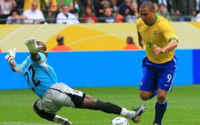 O ano era 2006, a Seleção Brasileira disputava a Copa do Mundo na Alemanha, e um momento inesperado marcou a cultura pop nacional