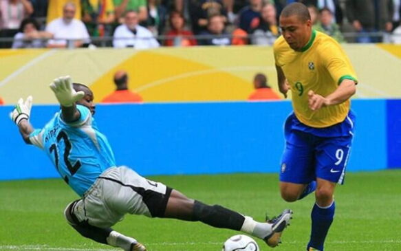 O ano era 2006, a Seleção Brasileira disputava a Copa do Mundo na Alemanha, e um momento inesperado marcou a cultura pop nacional