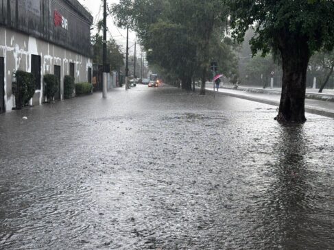 Efeitos do temporal foram agravados pelos resquícios da ressaca marítima dos últimos dias