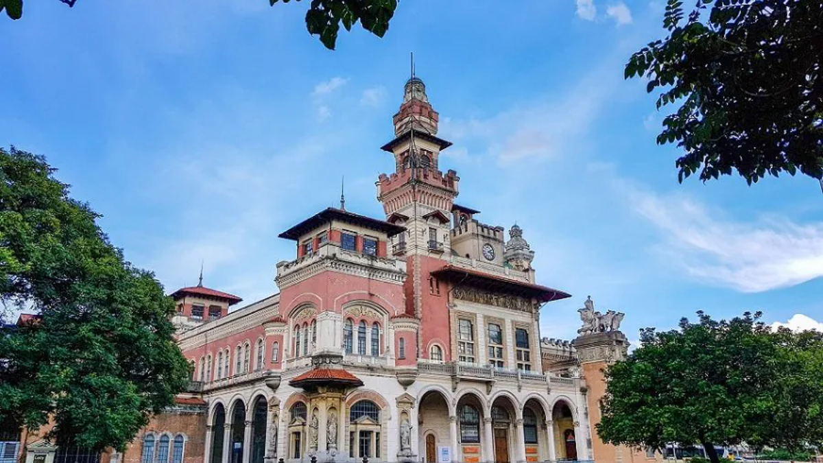 Museu Catavento Carbonia: "Crianças liderando decisões em uma experiência científica imersiva." Créditos: Divulgação