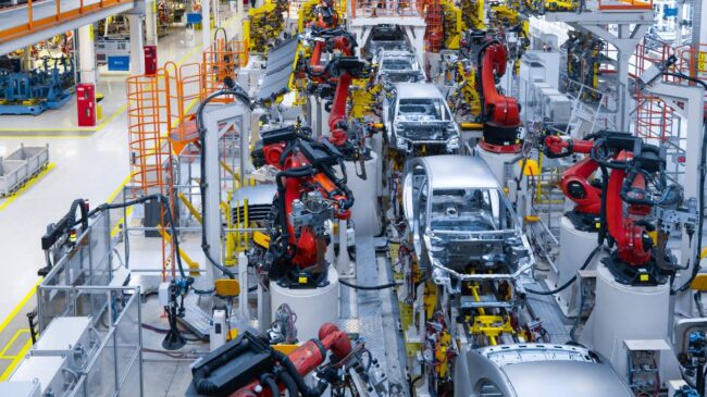 Além das vendas, a produção nacional de automóveis também cresceu, com alta de 7,8%