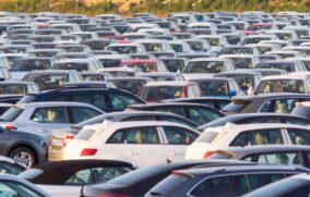 Para fazer o licenciamento, é necessário quitar antes o Imposto sobre a Propriedade de Veículos Automotores (IPVA)