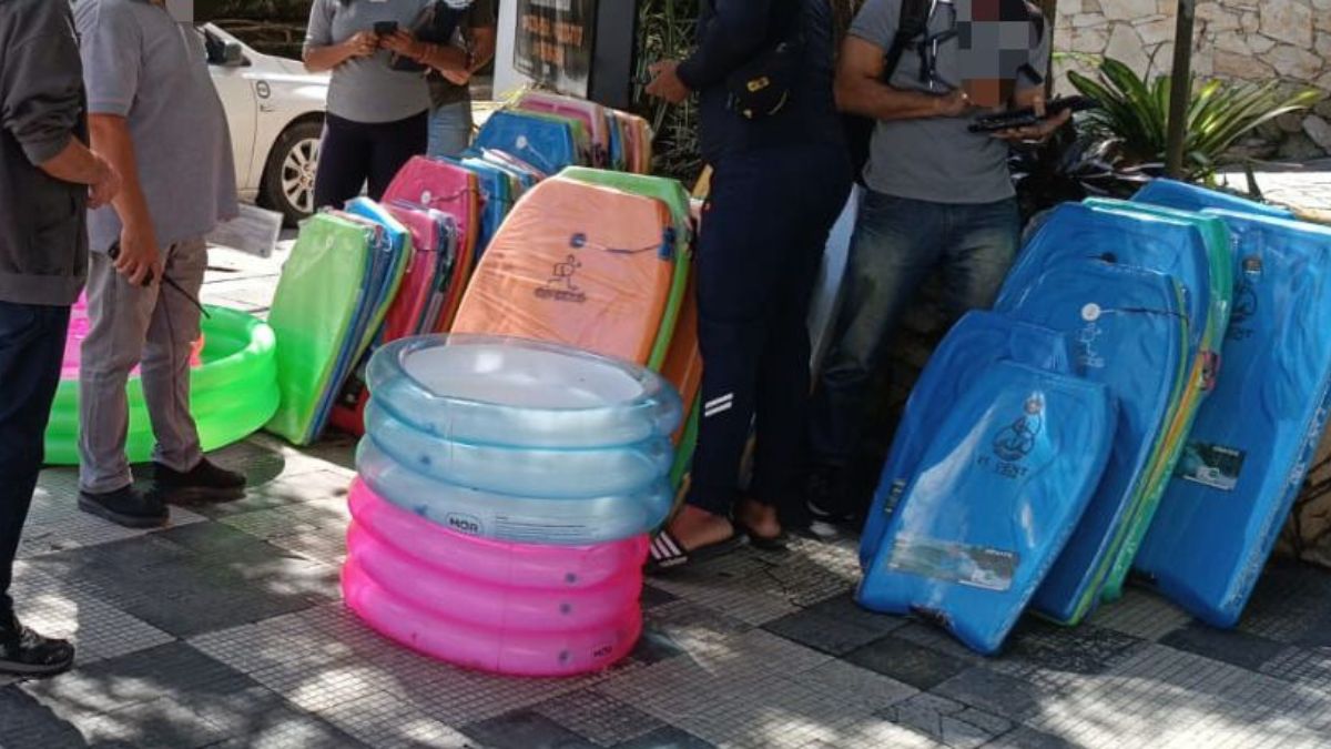 Prefeitura realiza operação contra a venda de pranchas e produtos infláveis - Divulgação/Prefeitura de Guarujá