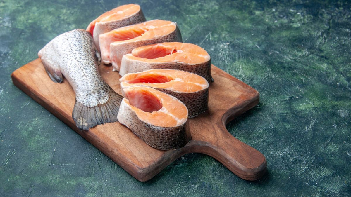 Alimentos que não podem faltar na dieta: Peixes oleosos são ricos em ômega-3, diminuem moléculas inflamatórias / Fotos: Freepik