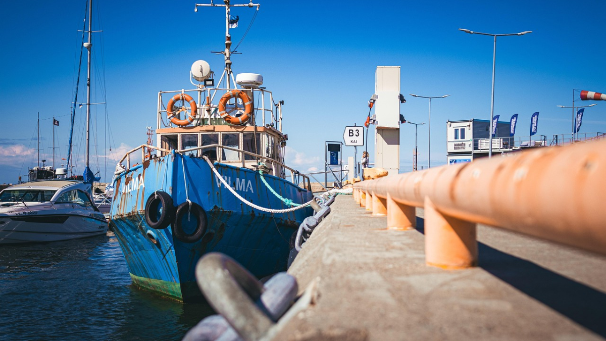 Você sabia que navios usam água de lastro, recolhida no mar, para aumentar a estabilidade?/Pixabay