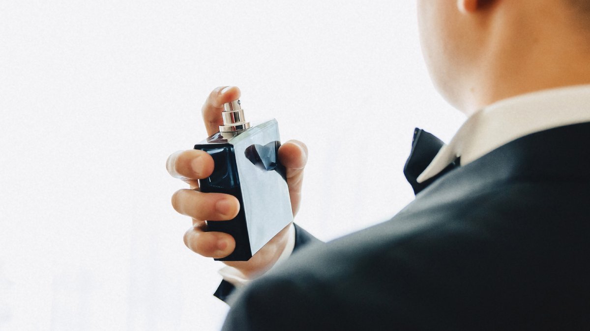Veja perfumes masculinos com fixação impressionante e estilo