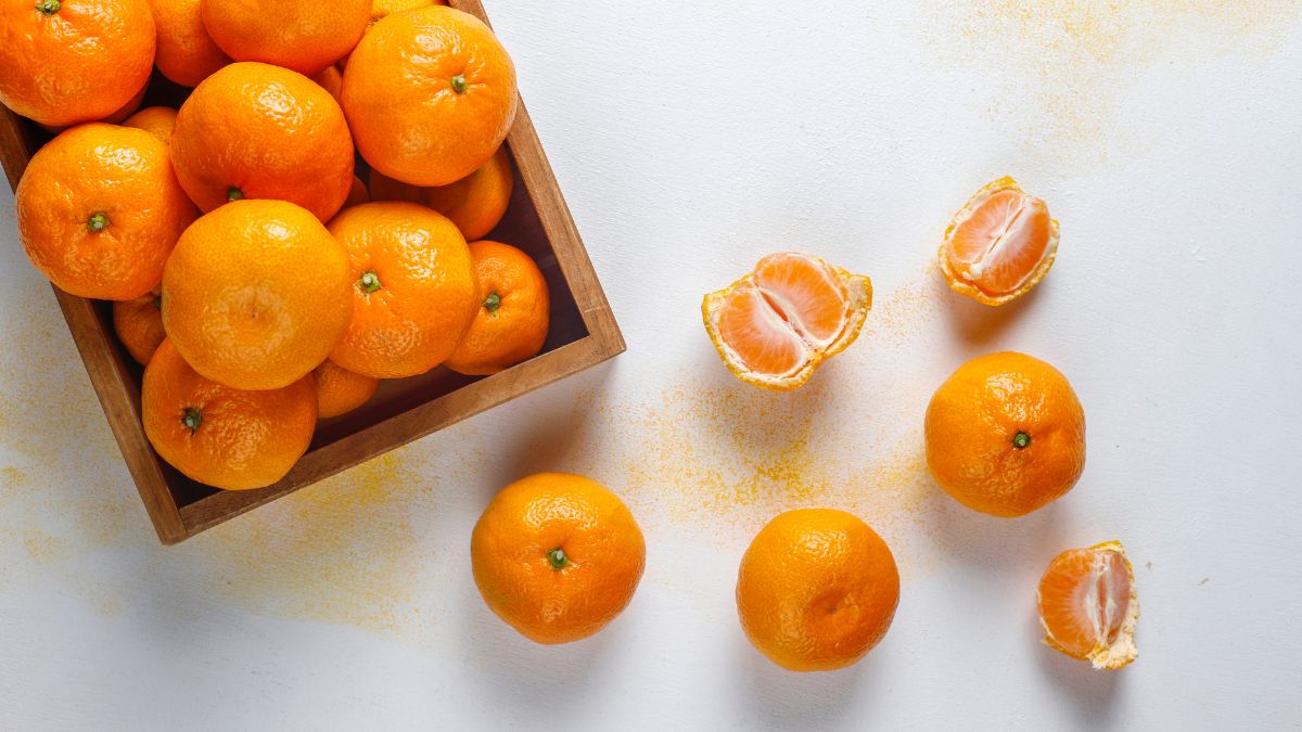 É comum ver pessoas retirando e jogando fora os fios brancos da fruta