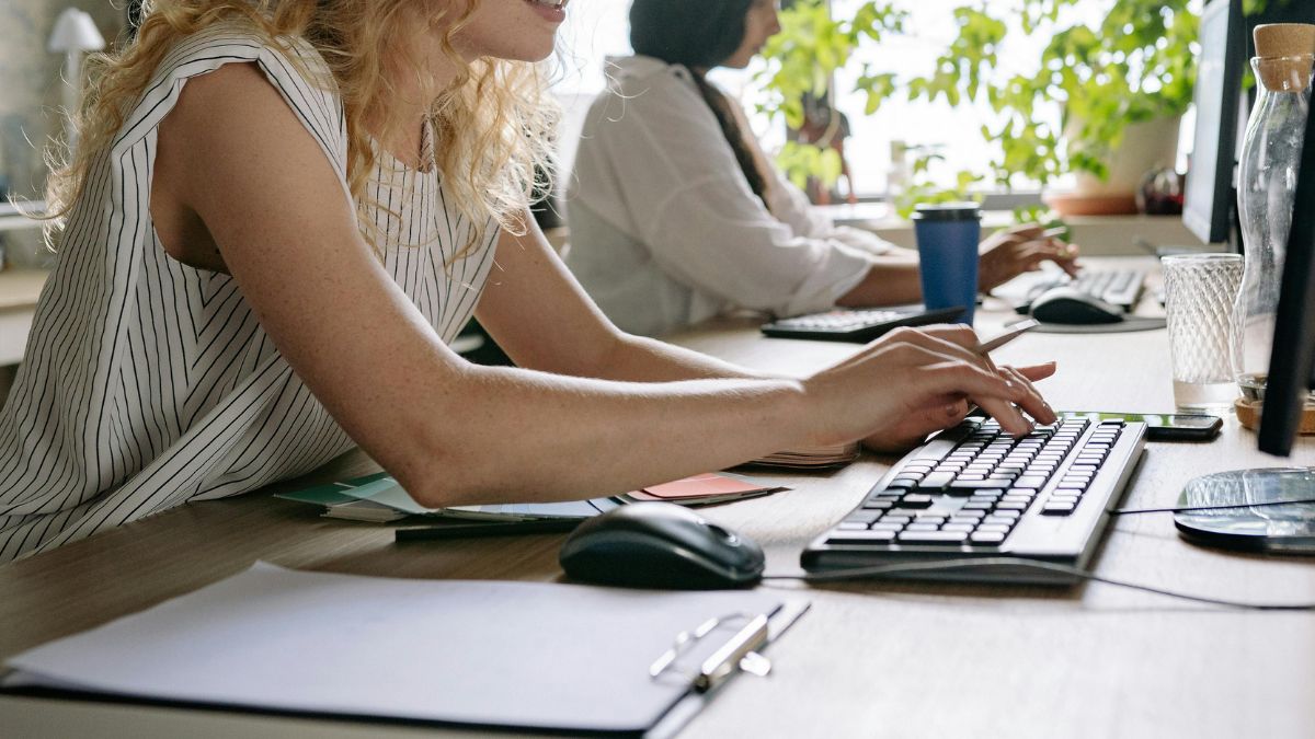Enquanto no mercado de trabalho, 58% das empresas paulistas ainda não utiliza ferramentas de IA nem possui planos de adotá-las no curto prazo - Pexels
