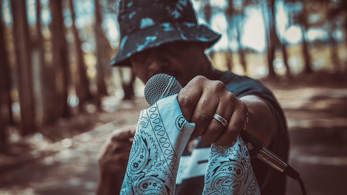 O Rap é uma forma de expressar as angústias e lutas de comunidades marginalizadas pelo sistema/Pixabay